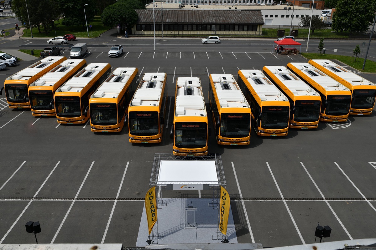 Ikarus delivered a couple of 120e electric buses in Hungary (jointly  developed with CRRC) - Sustainable Bus